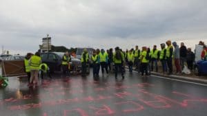 Mouvement "Gilets Jaunes" Rond Point Péage A9 Remoulins Mouvement "Gilets Jaunes" Rond Point Péage A9 Remoulins