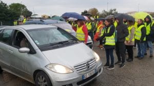 Blocage 17 Novembre, les Gilets Jaunes sur Remoulins Mouvement "Gilets Jaunes" Rond Point Remoulins