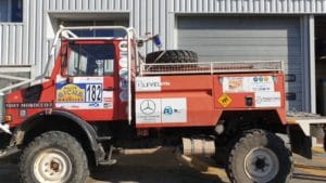 Deux pompières de Beaucaire au départ du Rallye Aïcha des Gazelles Séverine et Amélie (Les Roll Over)