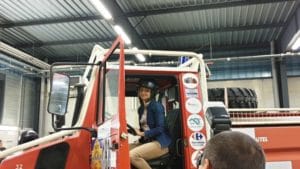 Deux pompières de Beaucaire au départ du Rallye Aïcha des Gazelles Séverine et Amélie (Les Roll Over)