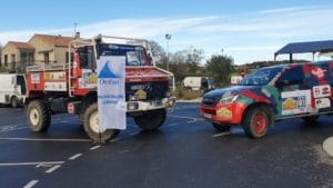 Deux pompières de Beaucaire au départ du Rallye Aïcha des Gazelles Séverine et Amélie (Les Roll Over)