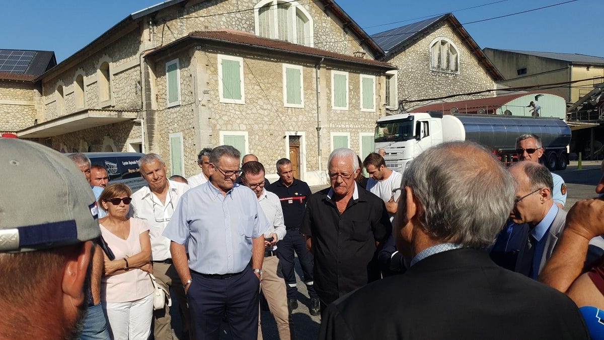 Visite du Préfet du Gard à Montfrin suite à l'incendie ©Radio RG30 Visite du Préfet du Gard à Montfrin suite à l'incendie ©Radio RG30