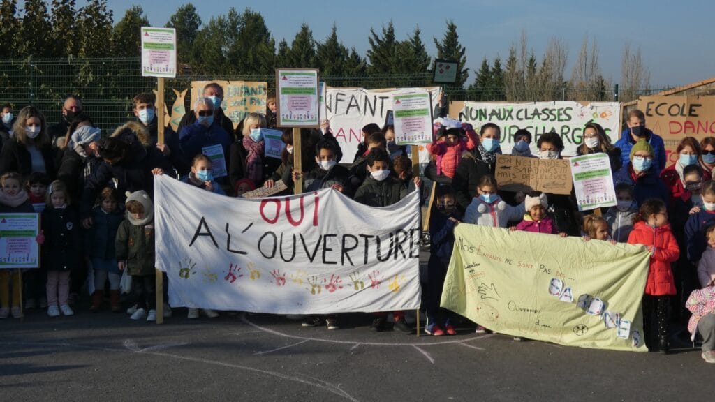 Theziers Mobilisation ecole morte 2