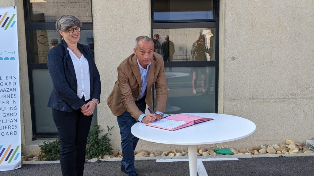 convention de partenariat avec lassociation Les entrepreneurs de lUzege – Pont du Gard ©Radio RG30