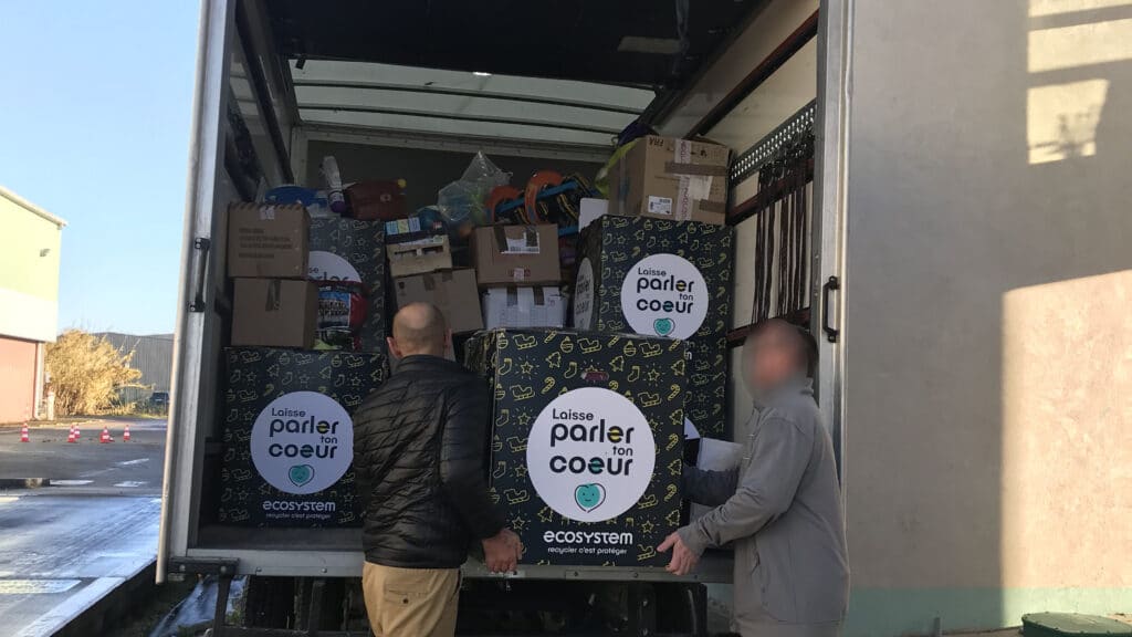 2 tonnes de jouets collectees ©SRE