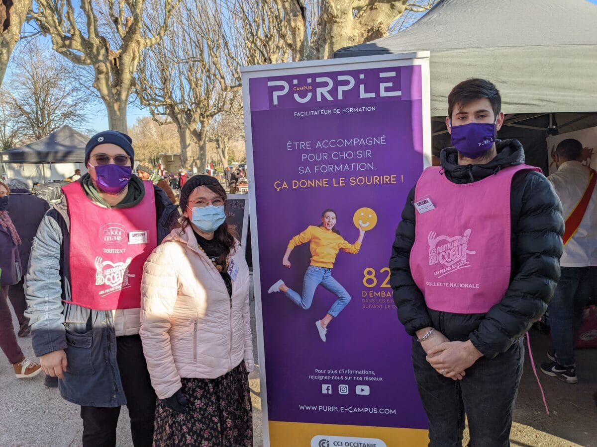 Remoulins : Opération Galettes des Rois sur le marché hebdomadaire Opération Galettes des Rois Remoulins 28012022 (Purple Campus Marguerites)