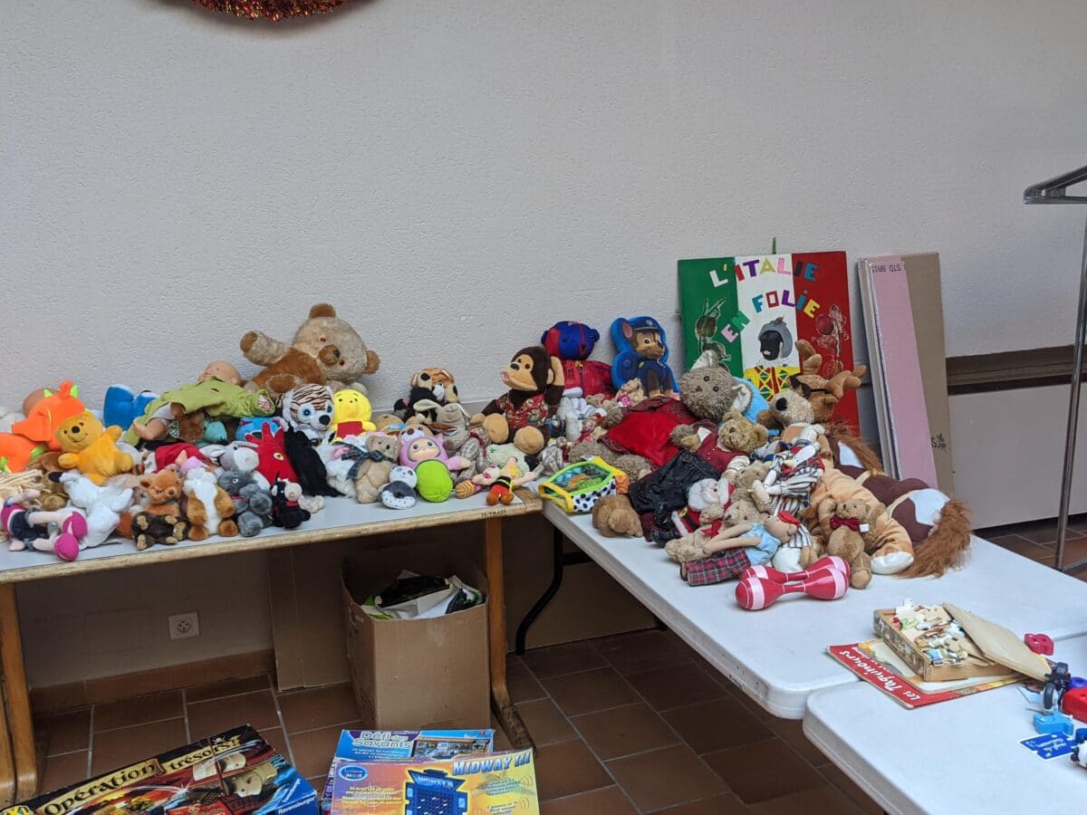 Remoulins : La collecte de jouets pour les Restos du Coeur Remoulins La collecte de jouets pour les Restos du Coeur 1