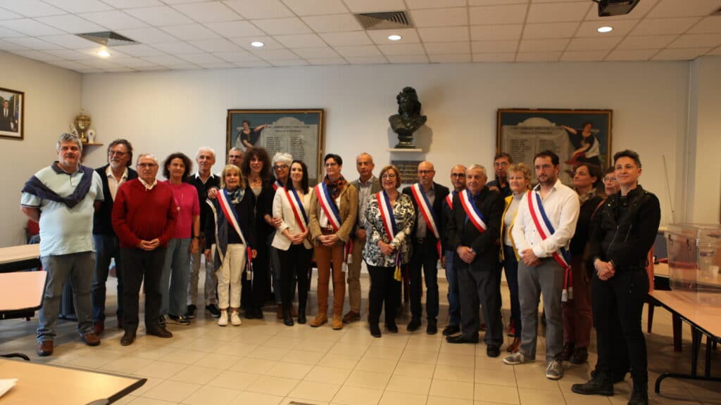 Pascale Prat et son conseil municipal ©Aramon