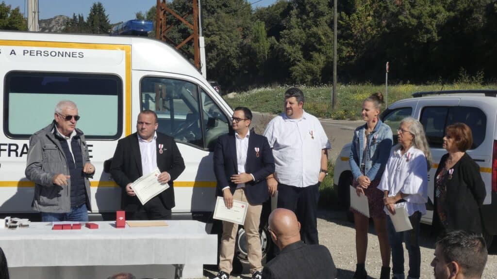 Remise de distintion à la Croix-Rouge d'Aramon