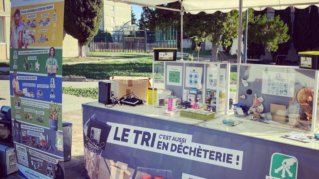 Sud Rhone Environnement a collecte 24 tonnes dappareils electriques et electroniques a Uzes les 14 et 21 septembre