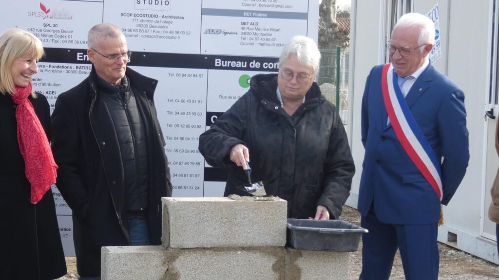 Comps : Pose de la première pierre pour la cantine scolaire